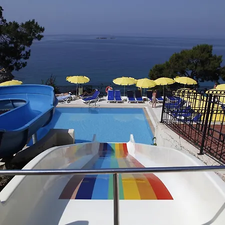 Semesteranläggning (resort) Aska Bayview -